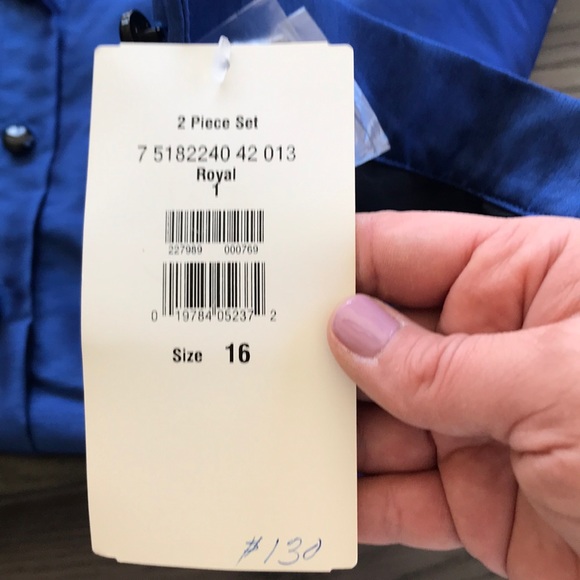 Ladies Blouse and matching pants - Picture 5 of 8